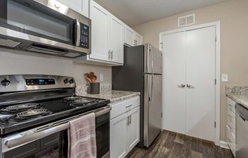 Stainless Steel Kitchen Appliances at Indigo Apartments, Gainesville, 30504